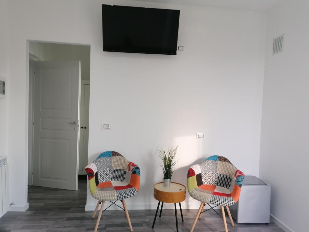 Suite Room Malpensa B&B Cardano Al Campo Exterior foto